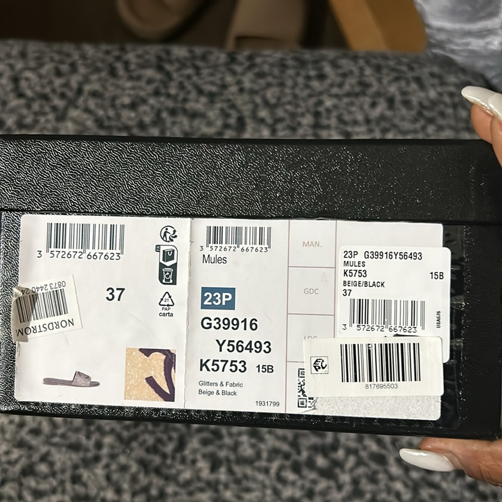 Chanel Slides - Picture 3 of 3